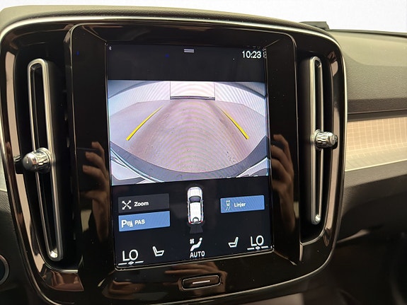 Volvo XC40 14 of 30