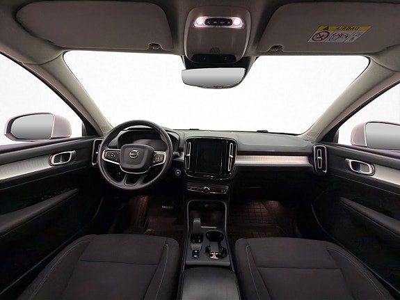 Volvo XC40 17 of 30