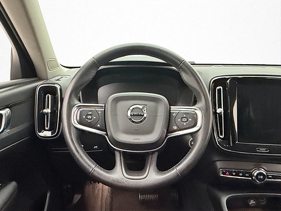 Volvo XC40 10 of 30