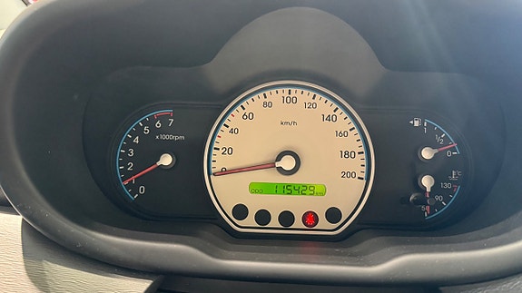 Hyundai i10 9 of 16