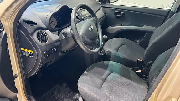 Hyundai i10 7 of 16