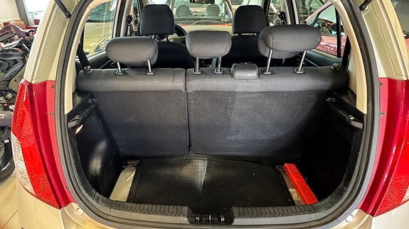 Hyundai i10 14 of 16