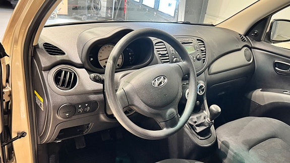 Hyundai i10 8 of 16