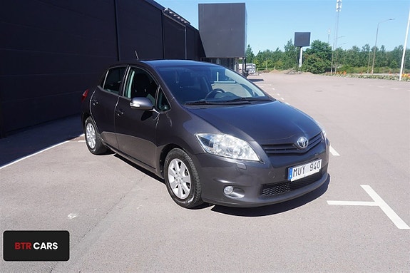 Toyota Auris 3 of 5