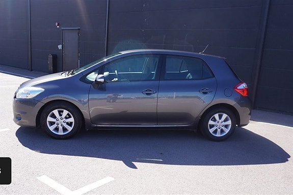 Toyota Auris 2 of 5
