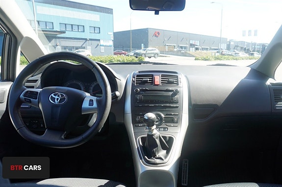 Toyota Auris 6 of 9