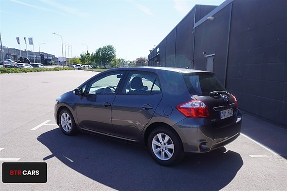 Toyota Auris 4 of 5