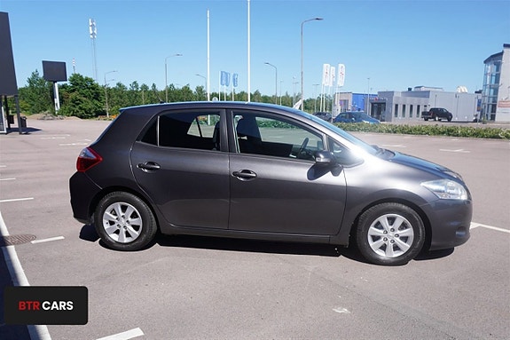 Toyota Auris 5 of 5