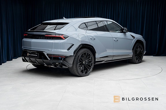 Lamborghini Urus 5 of 5