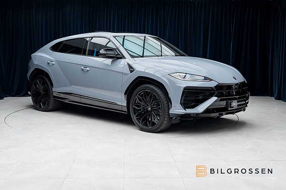 Lamborghini Urus 7 of 25