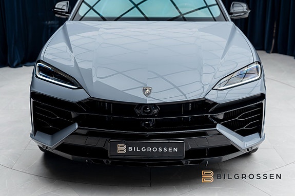 Lamborghini Urus 10 of 25