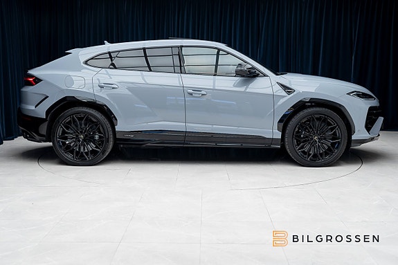 Lamborghini Urus 6 of 25