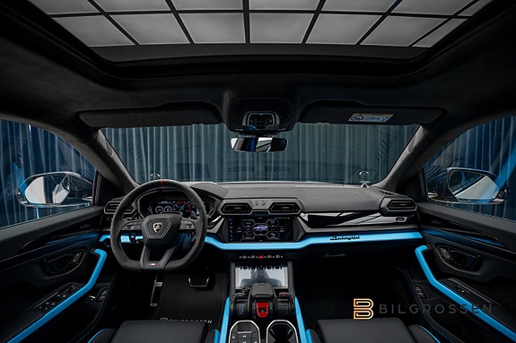 Lamborghini Urus 13 of 25