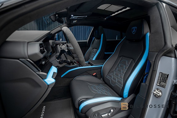 Lamborghini Urus 16 of 25