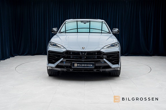 Lamborghini Urus 8 of 25