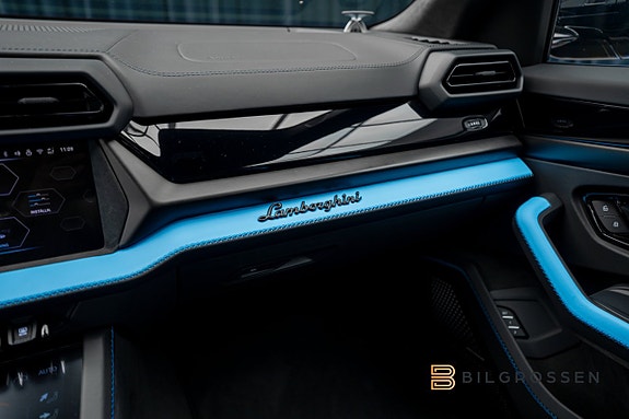 Lamborghini Urus 23 of 25