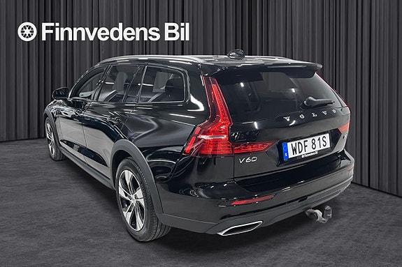 Volvo V60 Cross Country 2 of 5
