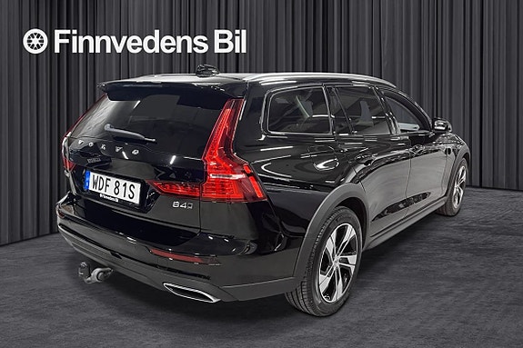 Volvo V60 Cross Country 3 of 5