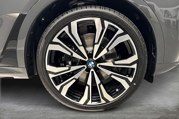 BMW X7 15 of 16