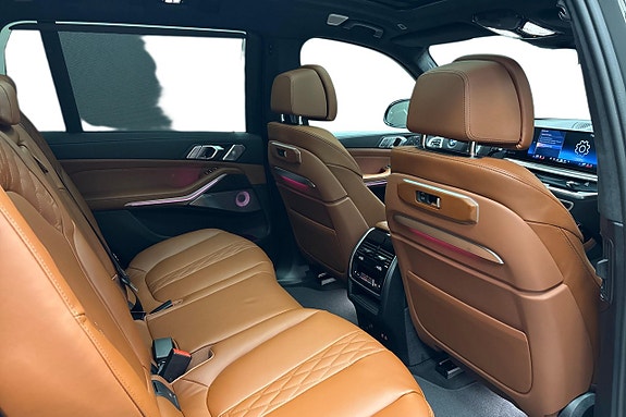 BMW X7 12 of 16
