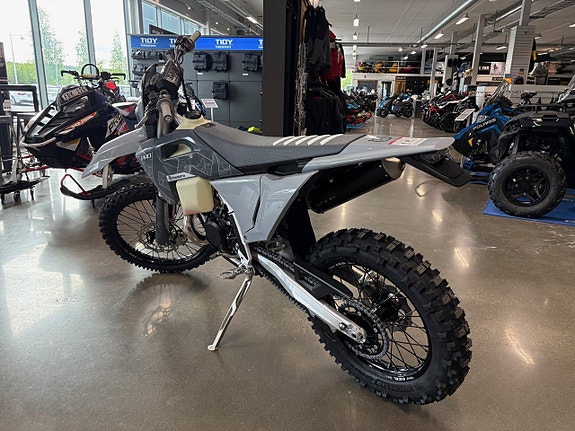 Husqvarna TE 300 PRO 2 of 4