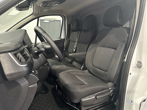 Renault Trafic 8 of 11