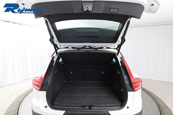 Volvo XC40 12 of 19