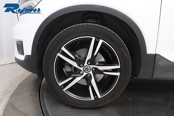 Volvo XC40 8 of 19