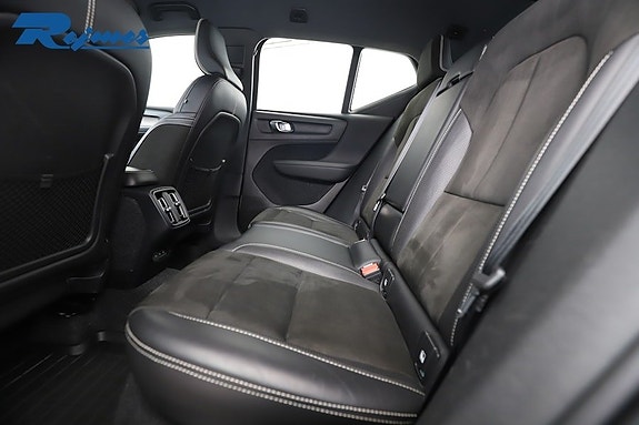 Volvo XC40 7 of 19