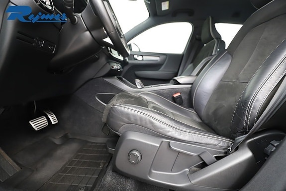 Volvo XC40 6 of 19