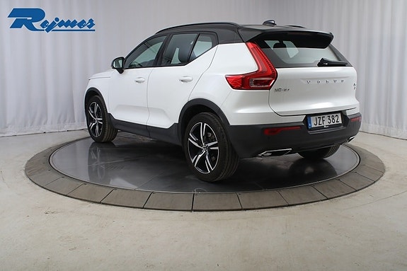 Volvo XC40 3 of 5