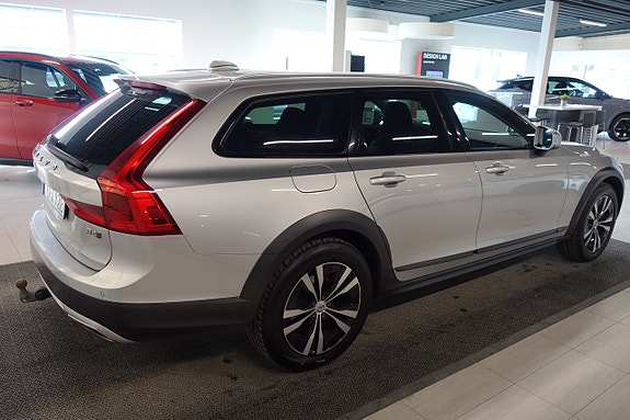 Volvo V90 Cross Country 3 of 5