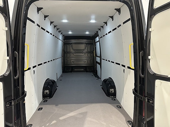 Volkswagen Crafter 7 of 11