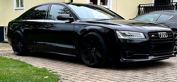 Audi S8 2 of 5