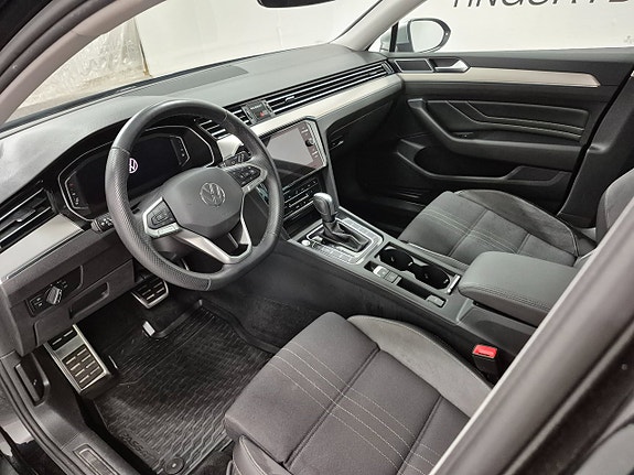 Volkswagen Passat Alltrack 2 of 12