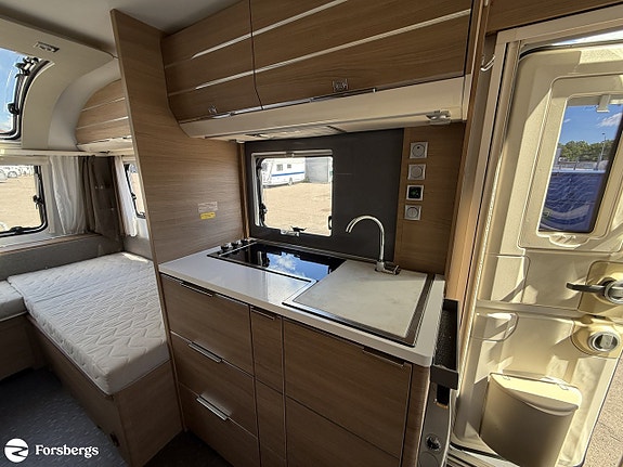 Adria ADORA 482 LU // Långbäddar // Golvvärme 8 of 16