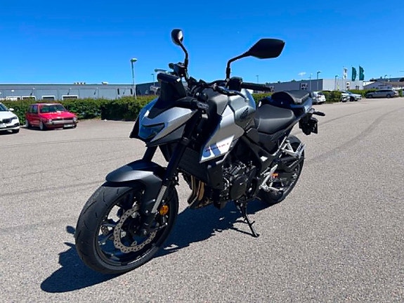 Honda Hornet 750 4 of 5