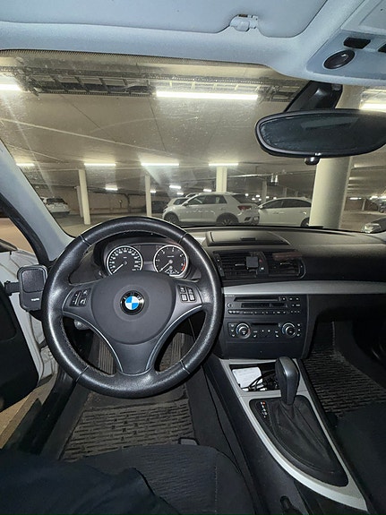 BMW 118d 4 of 5