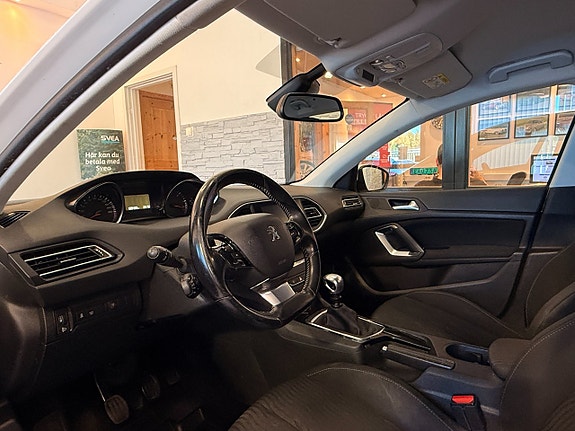 Peugeot 308 SW 10 of 15