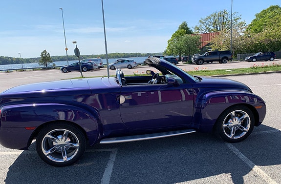 Chevrolet SSR 2 of 5