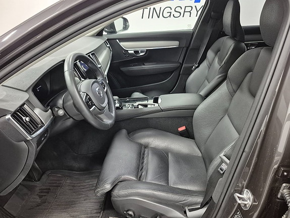 Volvo V90 2 of 12