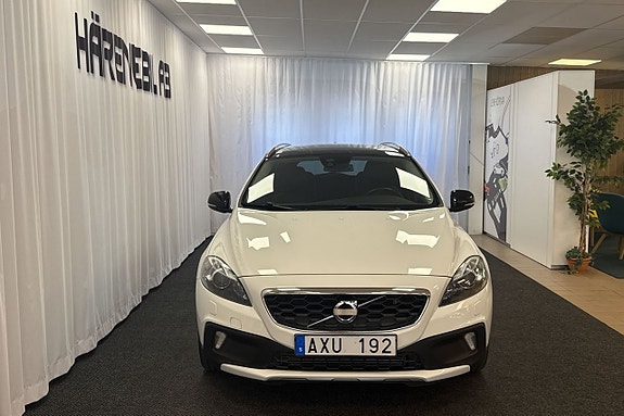 Volvo V40 Cross Country 2 of 5
