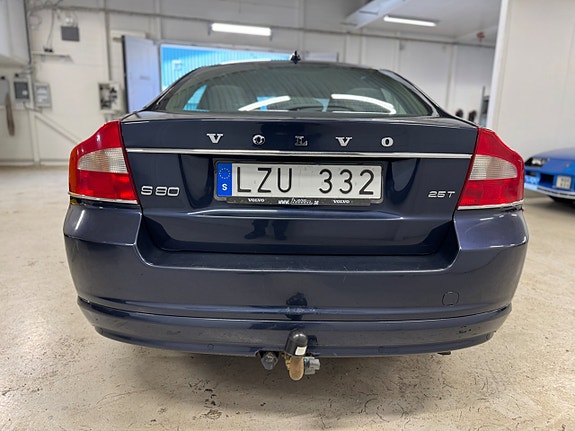 Volvo S80 4 of 5