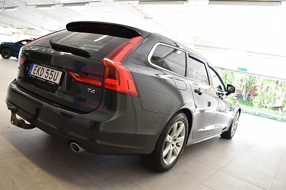 Volvo V90 2 of 8