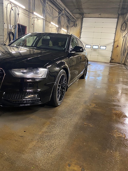 Audi A4 4 of 5