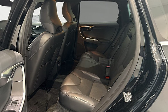 Volvo XC60 8 of 24