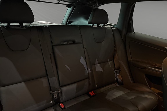 Volvo XC60 11 of 24