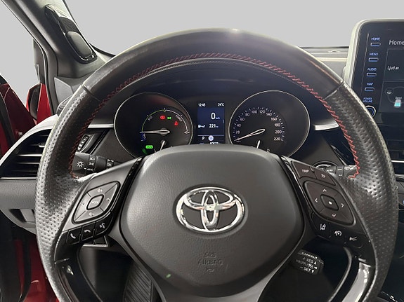Toyota C-HR 14 of 24