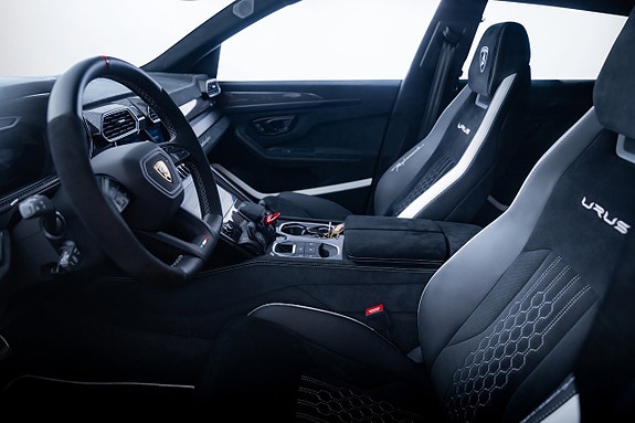 Lamborghini Urus 6 of 14
