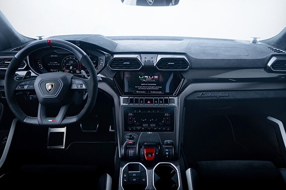 Lamborghini Urus 8 of 14